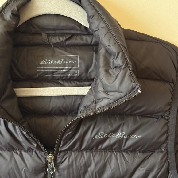 Eddie Bauer Men's Black Down Filled Vest - Picture 4 of 6
